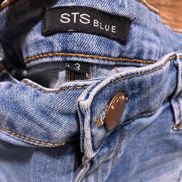 Denim shorts - Picture 3 of 4